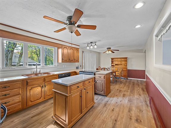 5th image of 26 Crowningshield Rd