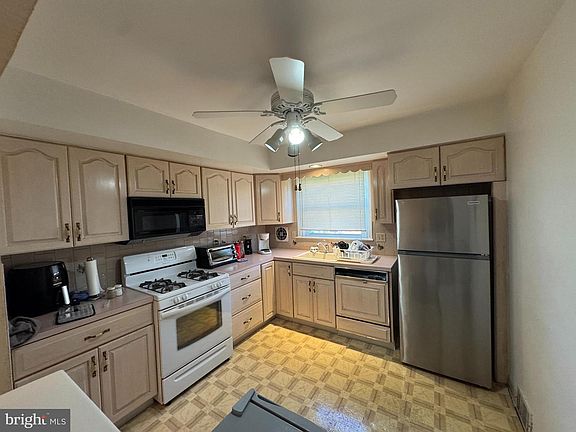 5th image of 1149 Glenn St