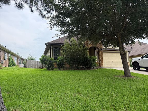 3rd image of 2511 Amy Lee Dr