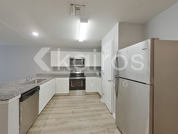 5th image of 3024 NE 1st Ave