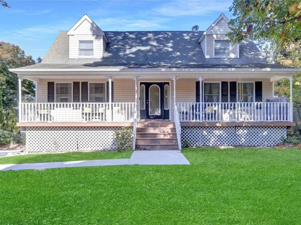 1 Blue Point Road, Sound Beach, NY 11789