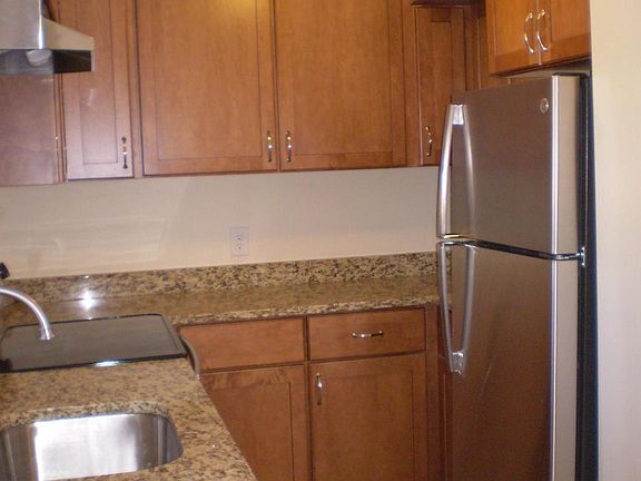 5th image of 436 James Ct #53