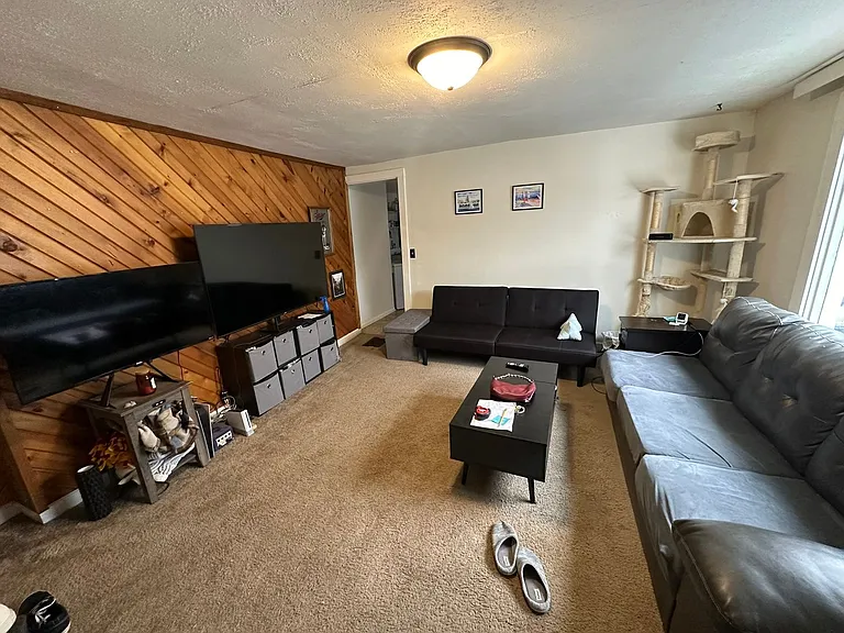 412 W Washington Ave — Photo 5