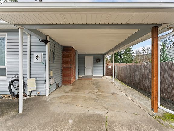 4th image of 439 W Agee St