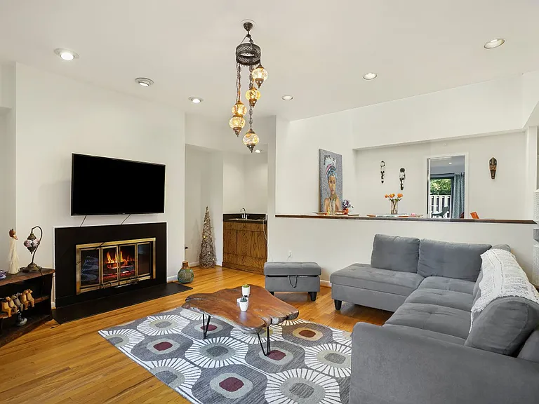 5351 Strathmore Ave — Photo 4