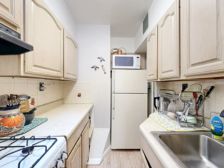 291 Burns St #2 — Photo 18