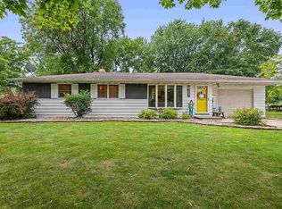 562 Suburban Dr, De Pere, WI 54115