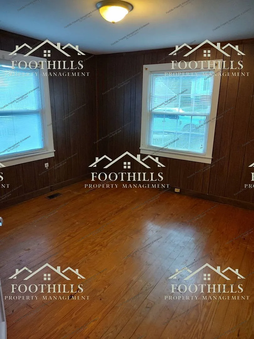 2 bed, 1.0 bath, 1017 sqft, $950 — Photo 2