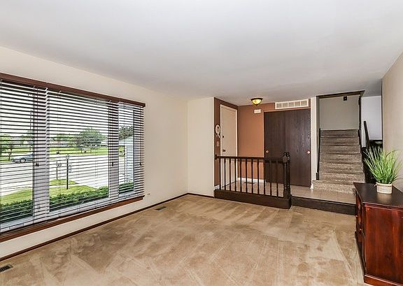 4th image of 2021 Williamsburg Dr