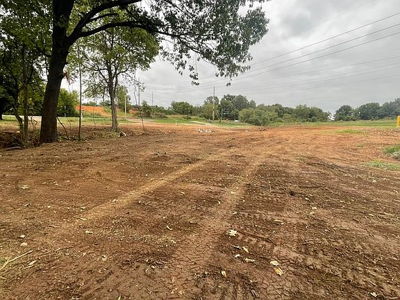 3rd image of 1017 N Maestri Rd