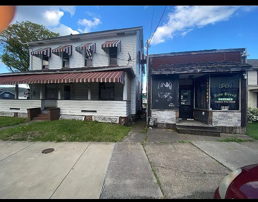 192 Strayer St photo 1