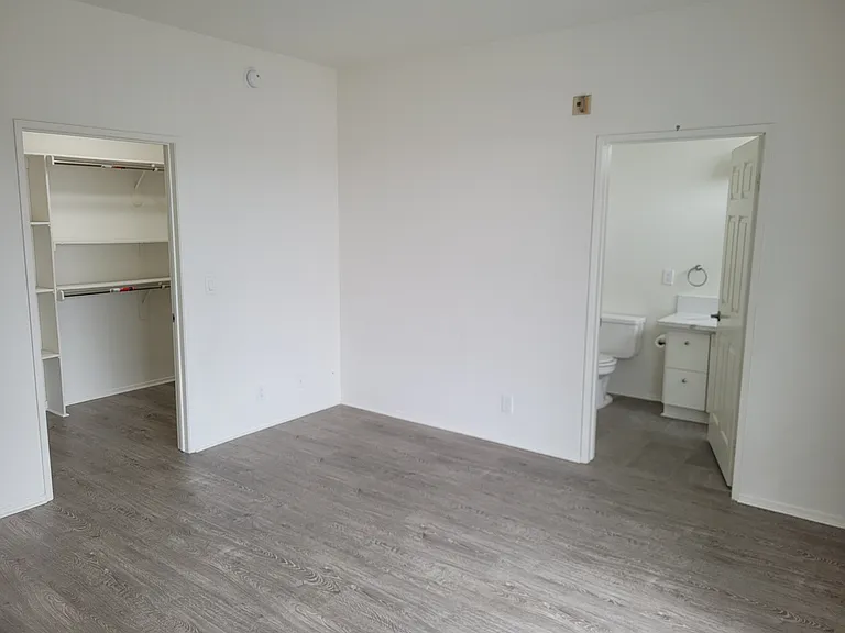 100 S Hayworth Ave #103 — Photo 7