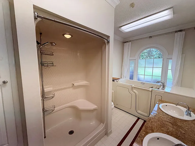 1009 Williamsburg Dr — Photo 31