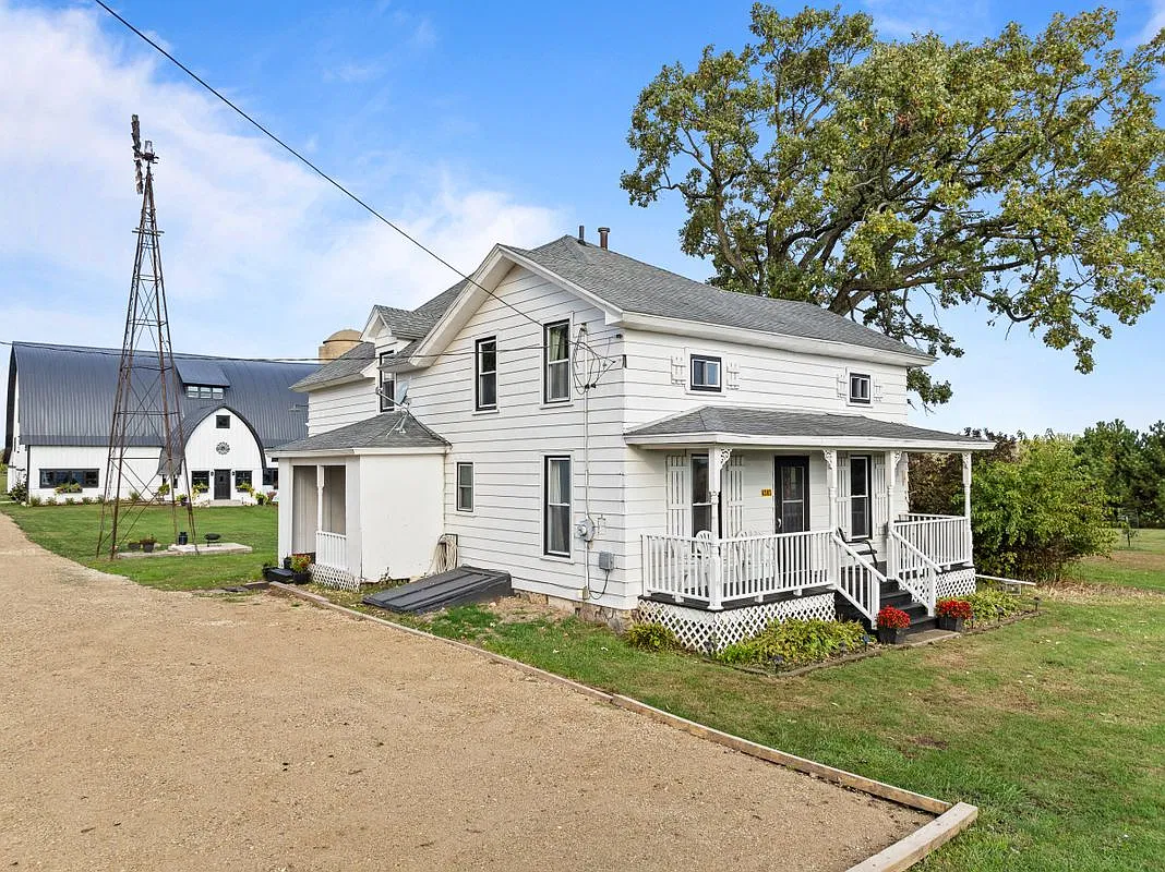 4 bed, 1.0 bath, 1992 sqft, $2,000 — Photo 3