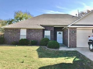 100 Oakley St, Pea Ridge, AR 72751