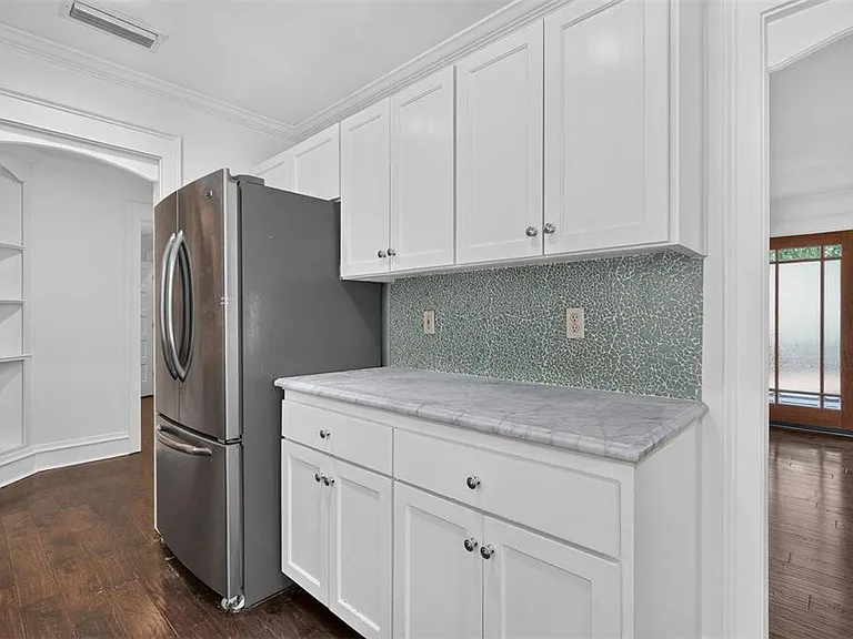 433 SE 7th St — Photo 11