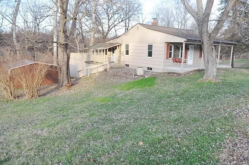 524 Mondhank Rd NE photo 1