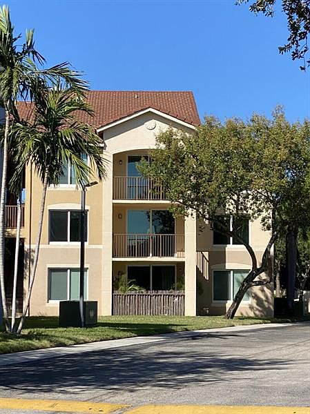 1st image of 1018 Villa Ln