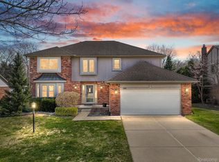 1095 Bembridge Dr, Rochester Hills, MI 48307