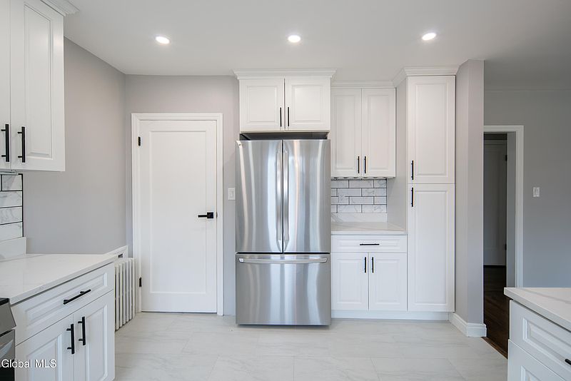 5th image of 572 New Loudon Road