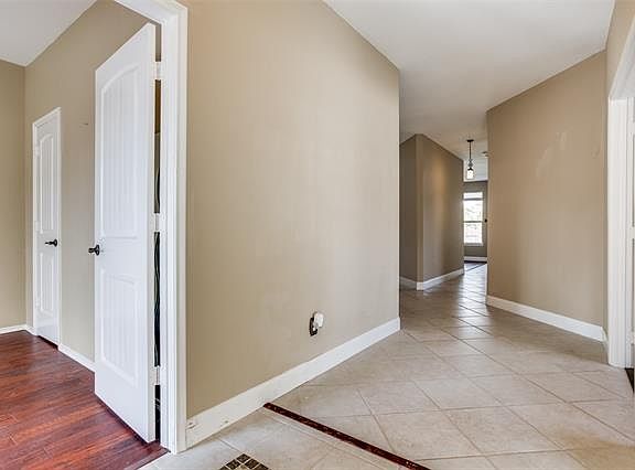 3rd image of 3320 Taylor Dr