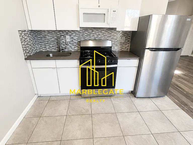 298 Halsted St #11 — Photo 1