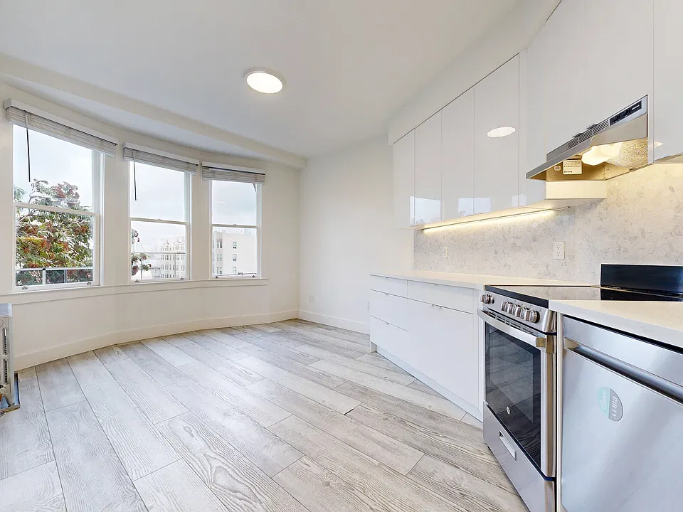 17 Hermann St #403