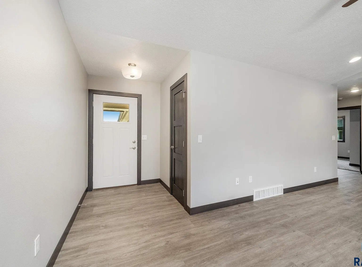 3 bed, 1450 sqft, $2,175 — Photo 3