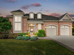 1036 Ridgeview Dr, Barrington, IL 60010