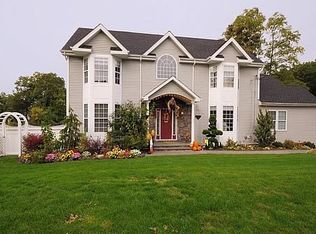 1 Clover Ave, Farmingville, NY 11738