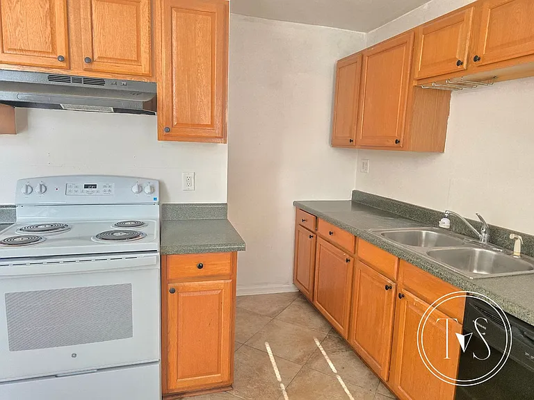 304 Turnberry St — Photo 12