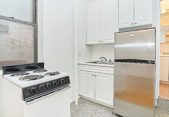 3rd image of 8 Saint Marks Pl APT 7