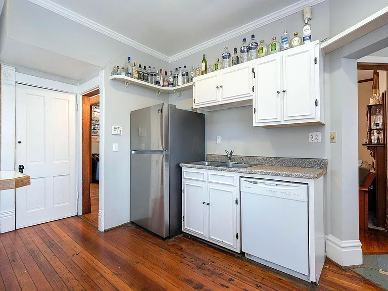 400 E Oakland Ave — Photo 12
