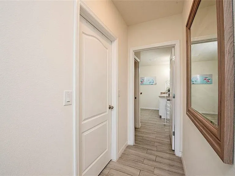 1850 Veterans Dr — Photo 4