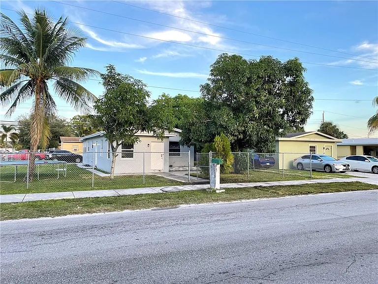918 NW 24th Ave — Photo 13