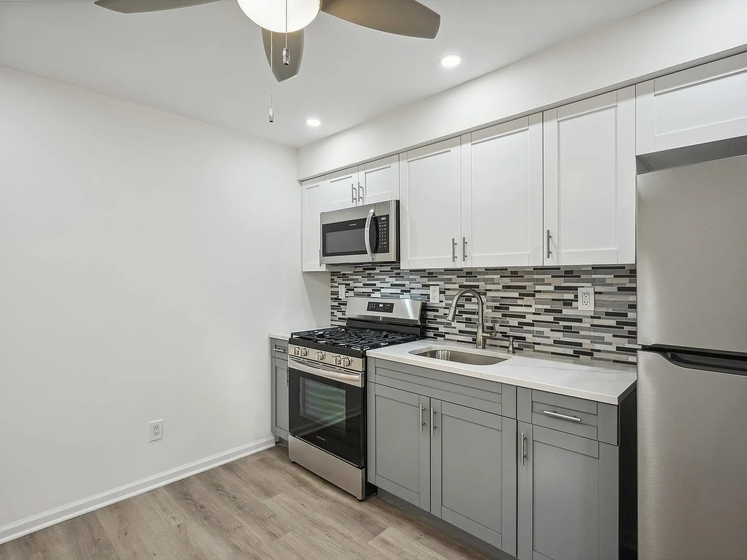 2 bed, 1.0 bath, $2,500 — Photo 2