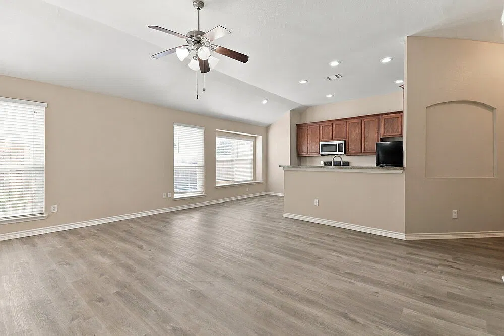 4 bed, 2.0 bath, 1626 sqft, $1,910 — Photo 4