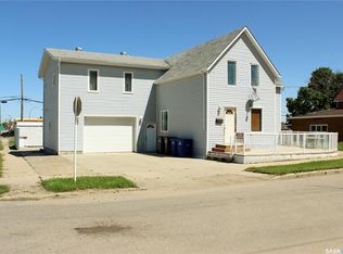 3 2nd Ave SE, Weyburn, SK S4H1W7