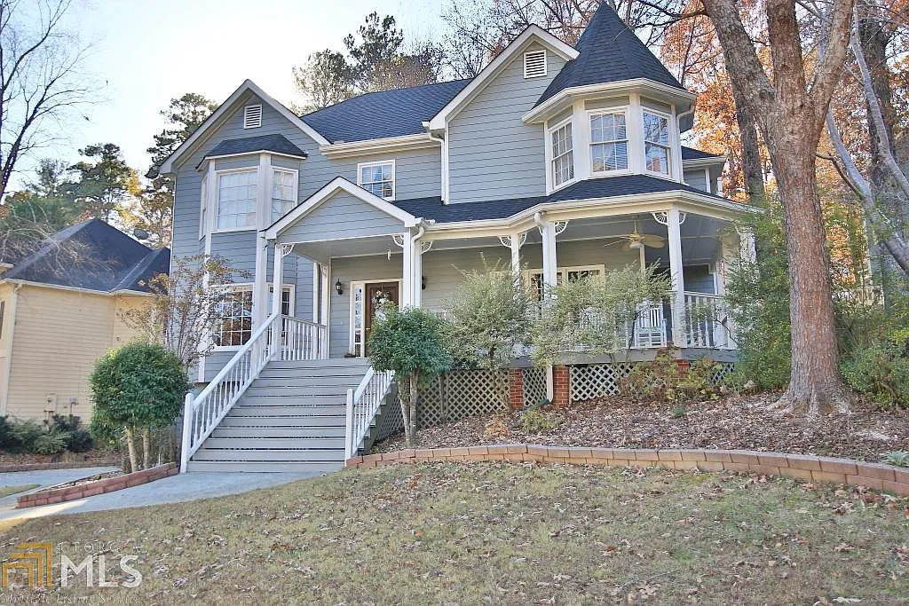 206 Tennis Court Ln NW photo 1
