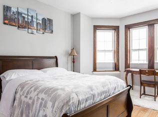 4121 W Henderson St #2B, Chicago, IL 60641
