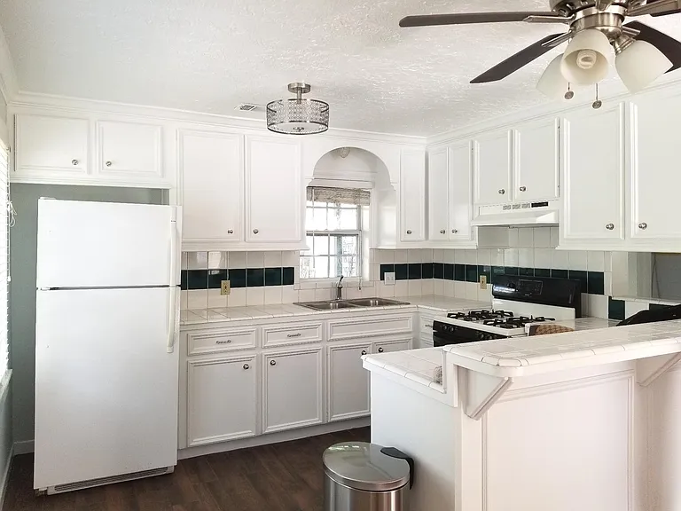 Lights in kitchen and over sink too.