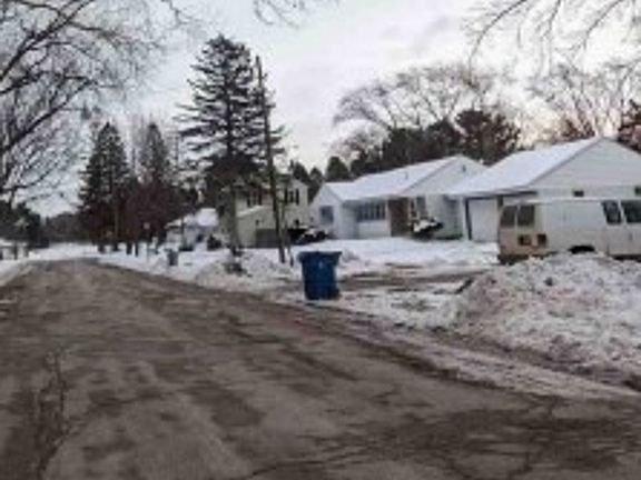 Exterior Neighborhood (street photo)
