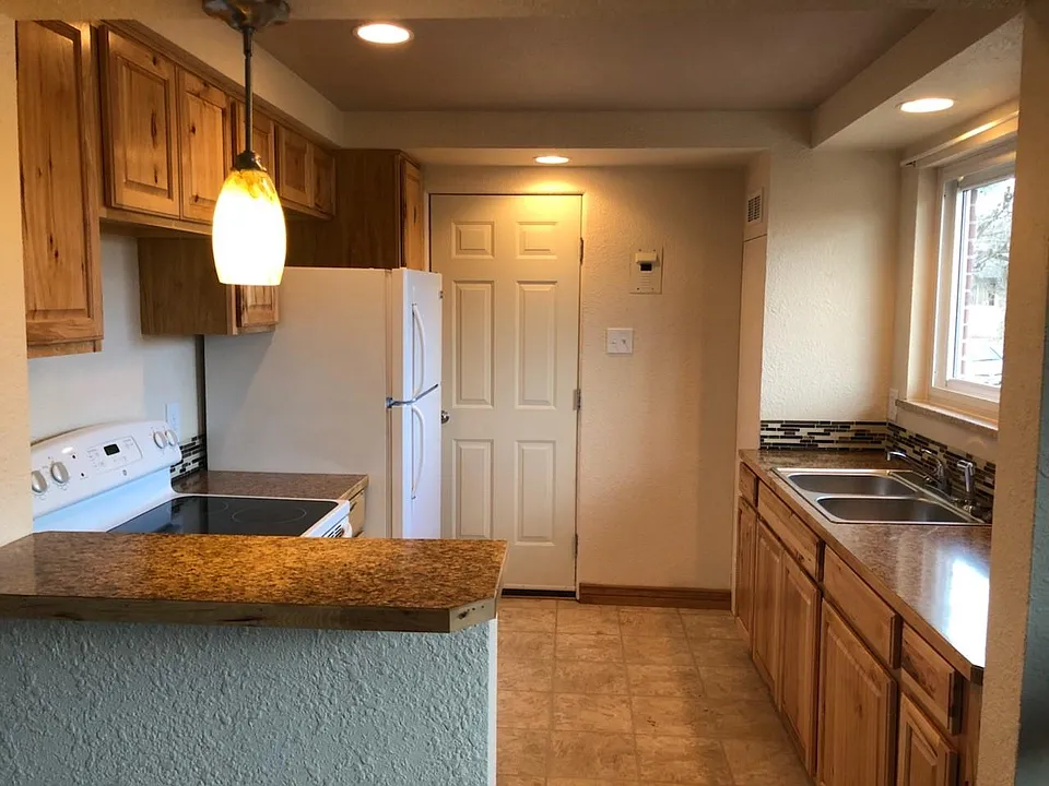 Living/dining area looking into kitchen