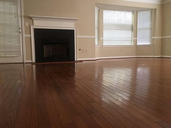 3rd image of 3015 Regal Park Ct