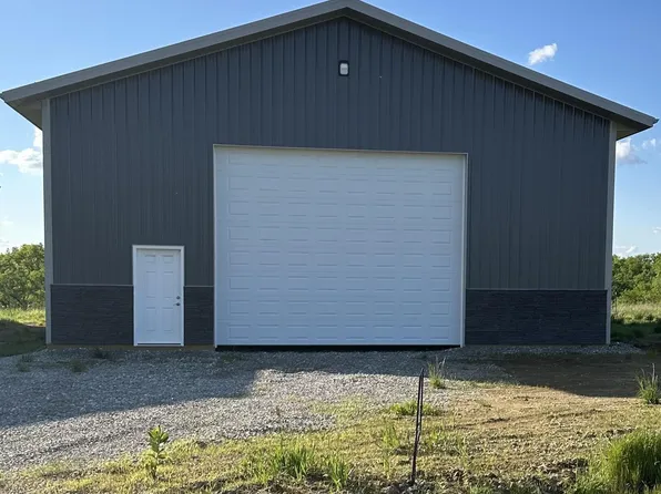 4854 103rd St, Montezuma, IA 50171