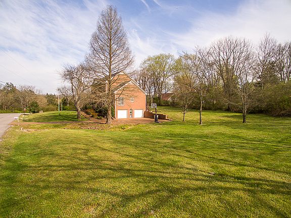 2nd image of 801 Sawyer Bend Ct