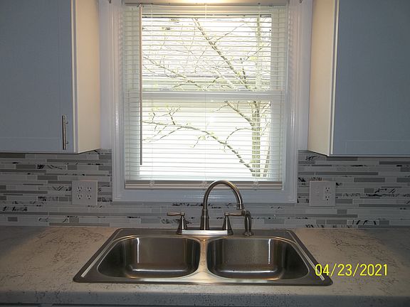 3rd image of 512 E Downing St