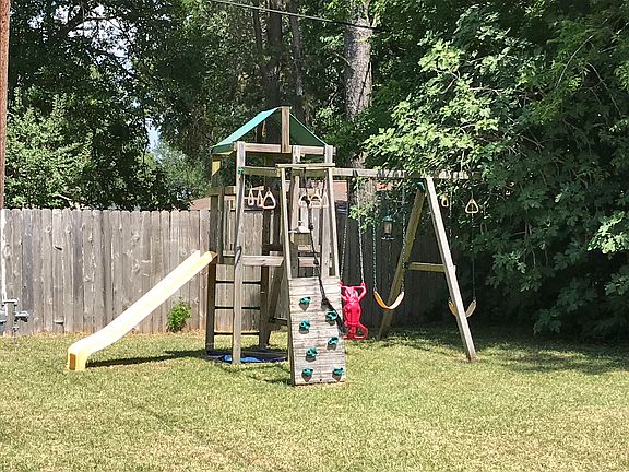 4th image of 2902 Myatt Ln