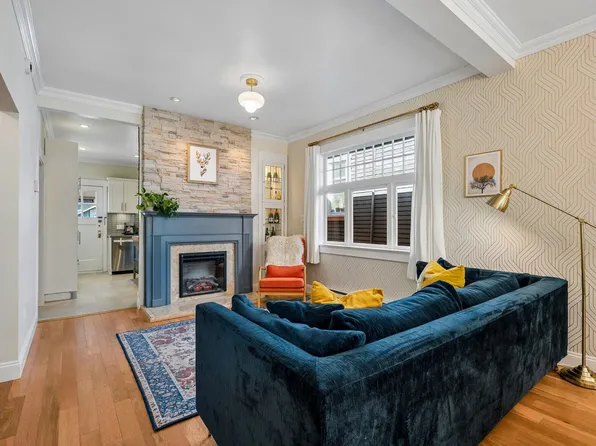 2323 Graveley St, Vancouver, BC V5L 3C3