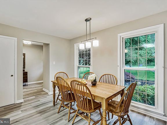 5th image of 4 Baederwood Ct